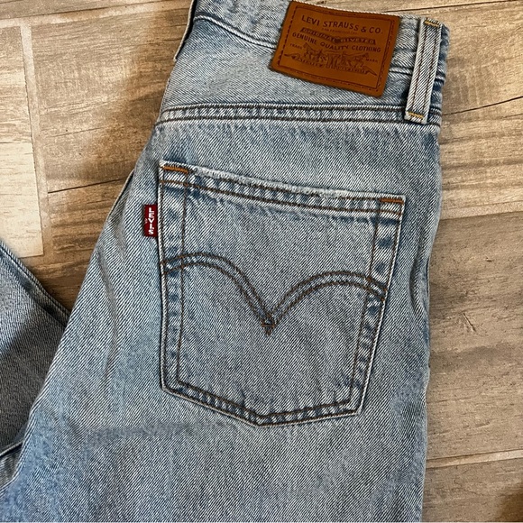 Levi’s Ribcage Straight 25 - Picture 6 of 13